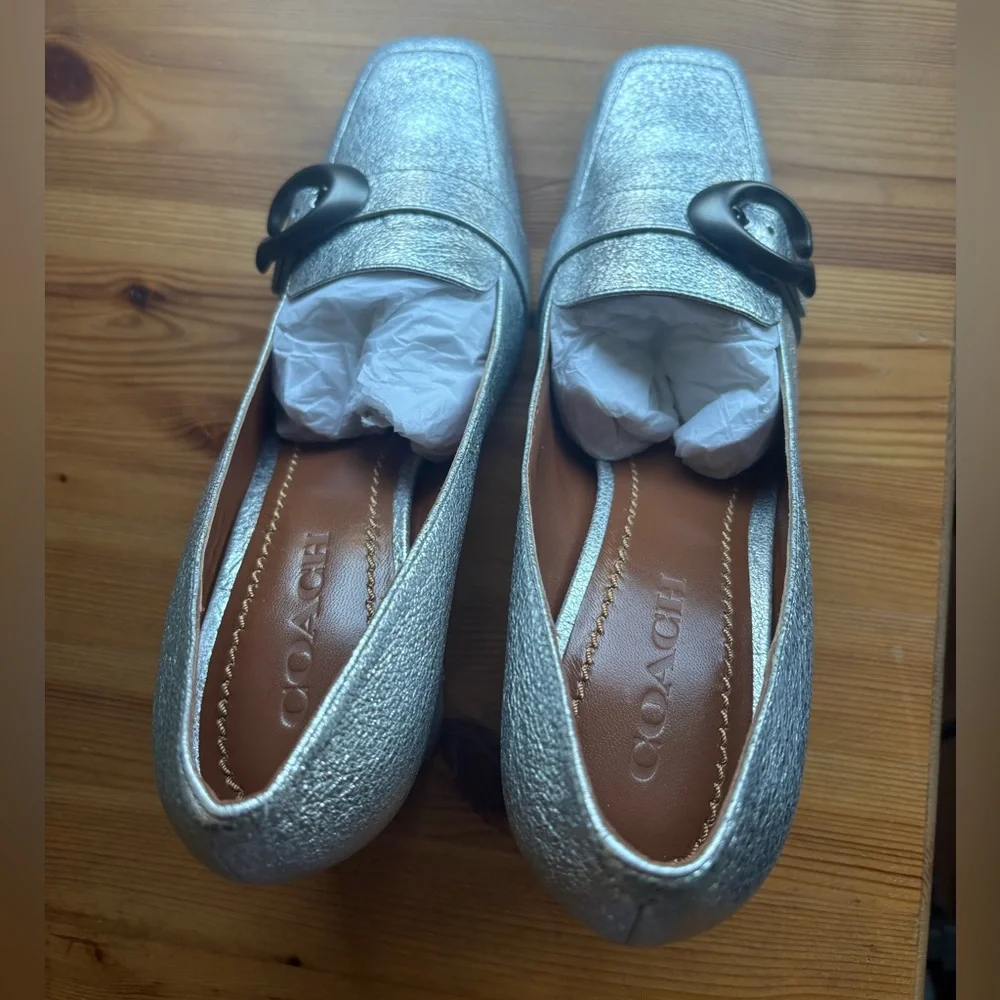 NIB Coach stunning silver heels with signature buckle - Picture 10 of 13